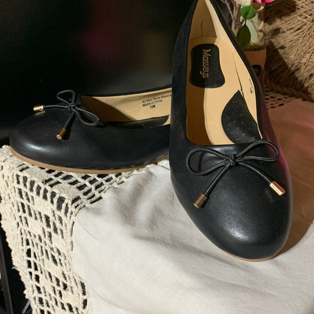 NWOT Massey flats Women’s size 10